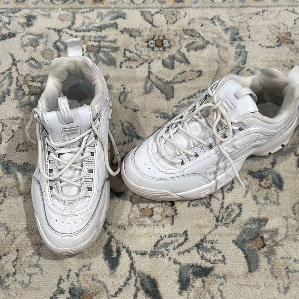 As is- good shape Women’s sz 8.5 US